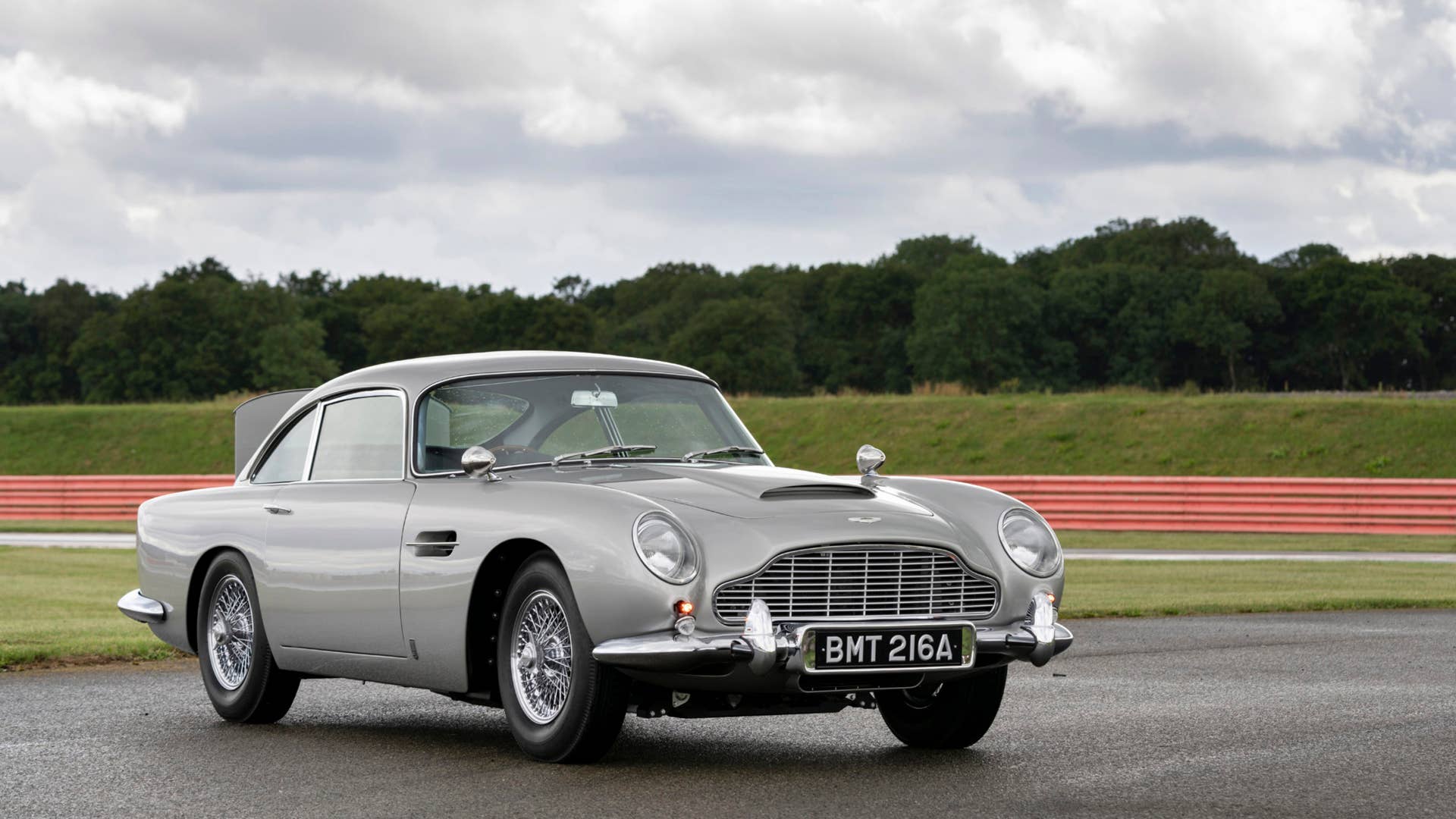 007 GOLDFINGERボンドカー Aston Martin DB5 First Aston Martin DB5 Goldfinger Continuation complete - Autoblog